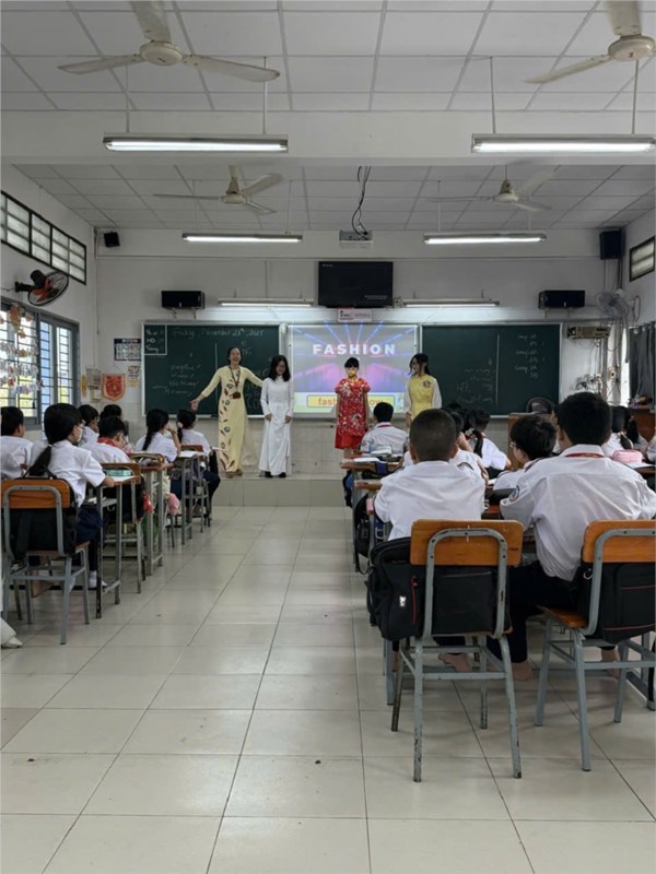 Chuyên đề: “Thực hiện tiết học qua trải nghiệm thực tế kết hợp ứng dụng AI” ra đời nhằm giải quyết những thách thức trên, đồng thời tối ưu hóa hiệu quả giảng dạy và học tập Tiếng Anh lớp 6.